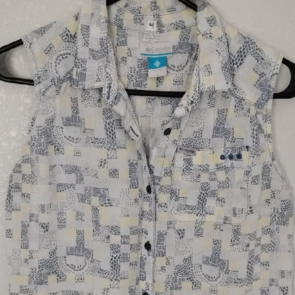 Columbia Women's  Sleeveless Patterned Shirt - Black and White and blue